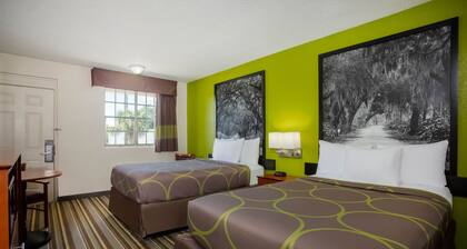 Experience the Best Hospitality in Lake City!