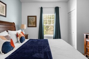 3 chambres, fer et planche à repasser, Wi-Fi, draps fournis