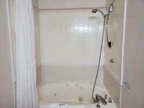 Chambre Deluxe, 1 très grand lit | Salle de bain