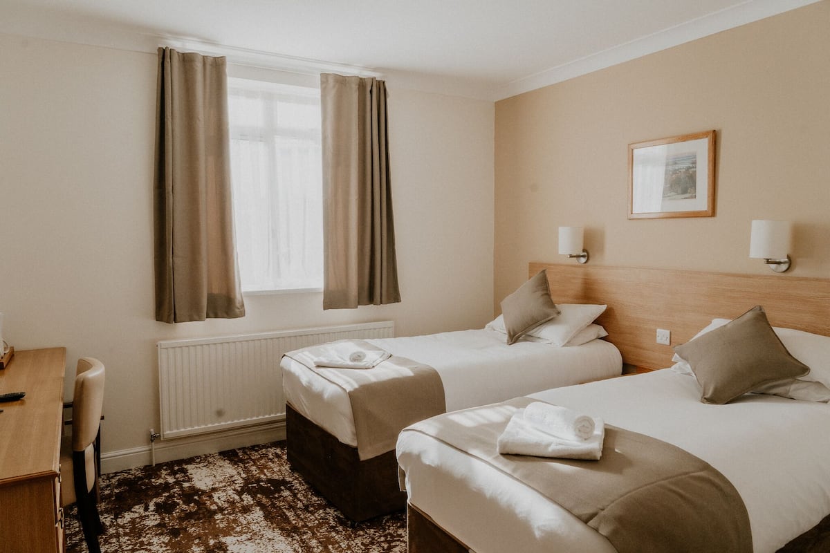 Hypo-allergenic bedding available, desk, soundproofing, WiFi (free)