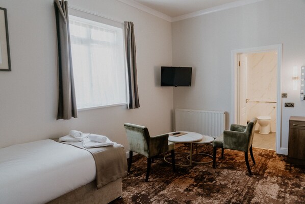 Unclassified image, 1 of 43, button - The Prince Of Wales Hotel (Dursley)