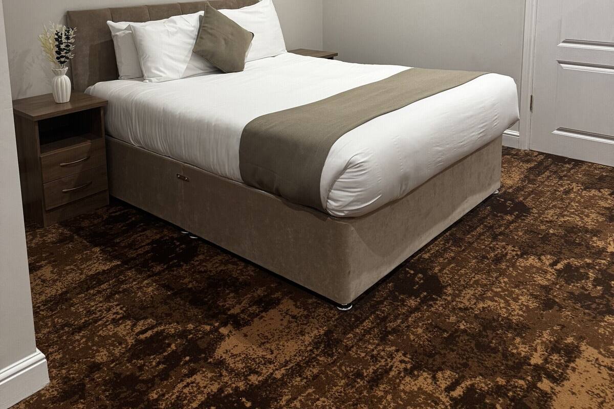 Hypo-allergenic bedding available, desk, soundproofing, WiFi (free)