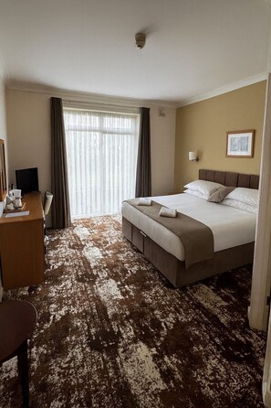 1 bedroom, hypo-allergenic bedding, individually decorated - The Prince Of Wales Hotel Berkeley by Belvilla , A38 M5 (Dursley)