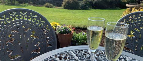 تناول الطعام بالخارج