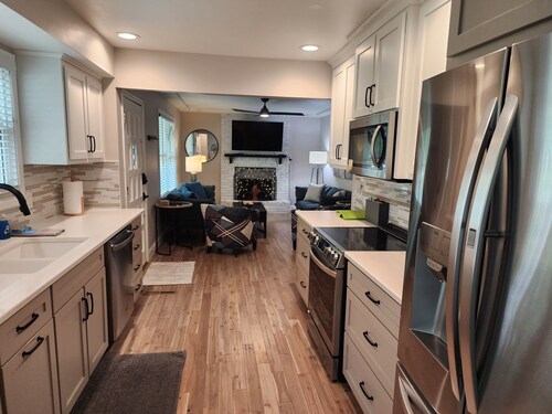 Renovated 3BR/2bath Ranch Near Hospital-Ideal for Families & Medical Stays