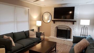 Smart TV, fireplace