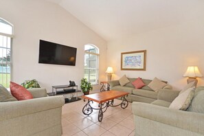 Villa, 5 Bedrooms | Living room