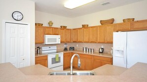 Unclassified image, 3 of 27, button - Corvina Villa 335166 (Davenport)
