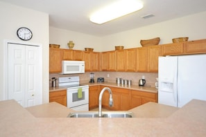 Villa, 5 Bedrooms | Private kitchen