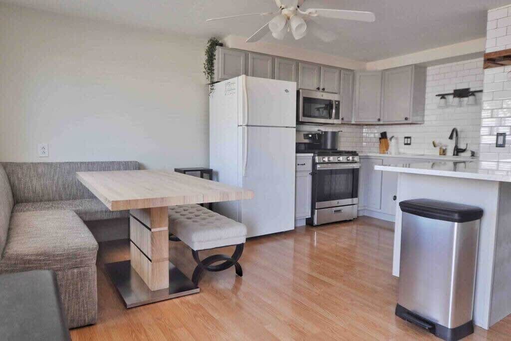 Microwave, oven, coffee/tea maker, toaster