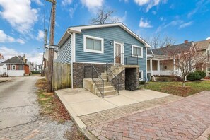 Exterior - Housepitality - Top Choice Flat - Great Location (Columbus)