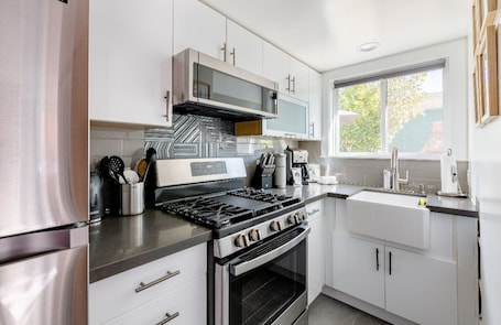 Fridge, microwave, oven, stovetop. Modern cottage with full kitchen & private patio.Close to great hiking trails!