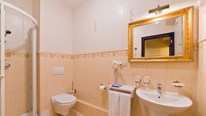 Unclassified image, 2 of 12, button - Hotel Kopczyński (Dobre Miasto)