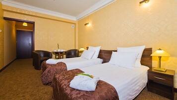 Classic Double Room | Iron/ironing board, free WiFi, bed sheets