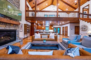 Smart TV, fireplace