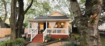 Piomingo - Minutes from Broadway, Eclectic Design, Screened patios! Best Vibe