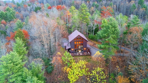 Cozy mountain adventure for all-family, friends and furry pups!