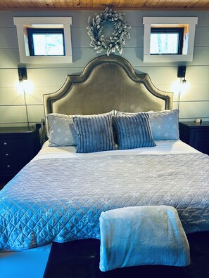 3 bedrooms, desk, iron/ironing board, travel crib - Cozy mountain adventure for all-family, friends and furry pups! (Butler)