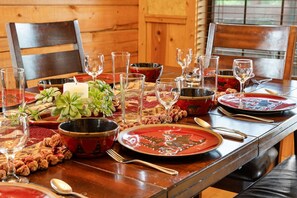 Dining - Log Cabin Getaway in the Heart of Branson's Theatre District (Branson)