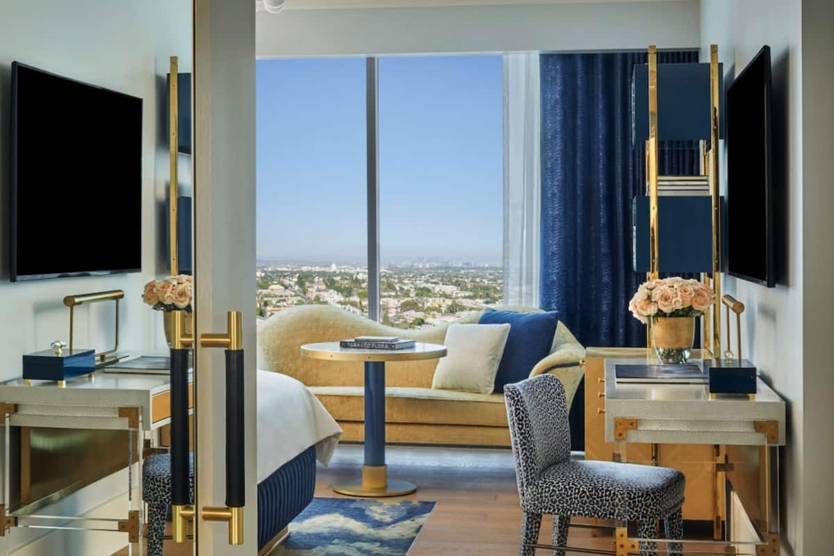 Deluxe Room, 1 King Bed (Skyline) | 1 bedroom, premium bedding, down comforters, pillowtop beds