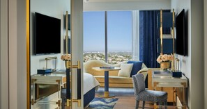 Deluxe Skyline King | 1 bedroom, premium bedding, down duvets, pillow-top beds