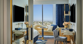 Deluxe Skyline King | Premium bedding, down comforters, pillowtop beds, minibar at The Sun Rose West Hollywood
