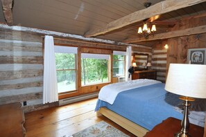 3 bedrooms, desk, WiFi, bed sheets - Pondview Cabin - pond, log cabin, wifi, screen porch, deck, hiking, king bed (Berkeley Springs)