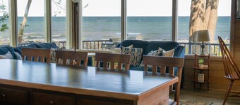 Cozy Getaway ON Lake Erie 