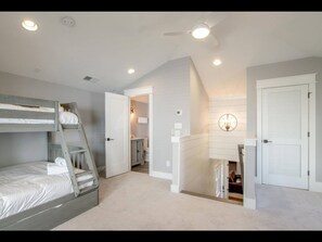 4 habitaciones, tabla de planchar con plancha y wifi gratis 