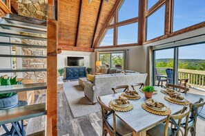 Dining - Cielo Vista - 5 Bedroom | Pool + Hot Tub + River Access (Ingram)