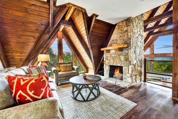 TV - Cielo Vista - 5 Bedroom | Pool + Hot Tub + River Access (Ingram)