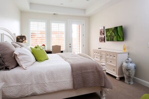 5 Schlafzimmer, Schreibtisch, Bügeleisen/Bügelbrett, Reisekinderbett