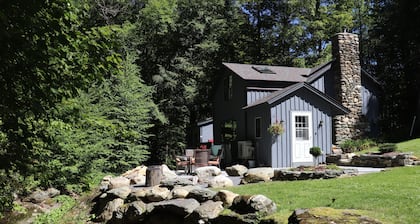 Creekside Camp. NO CLEANING FEE. Relax in the Hot Tub Creekside - Vermont Style