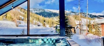 TRUE SLOPESIDE 7-BR HOME: 75ft to Chair, Hot Tub, Sleeps 16
