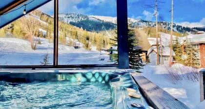 TRUE SLOPESIDE 7-BR HOME: 75ft to Chair, Hot Tub, Sleeps 16