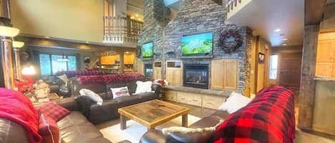 TV connectée, cheminée, lecteur de DVD, baby-foot