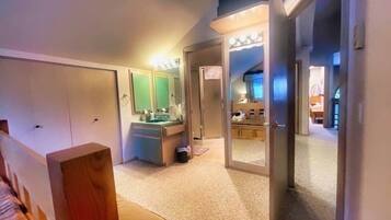 7 bedrooms, desk, iron/ironing board, free WiFi