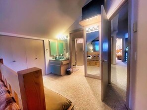 7 bedrooms, desk, iron/ironing board, free WiFi