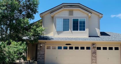 King Bed Suite! Pike Peak Views! Private Entrance.