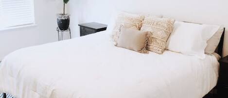 1 غرفة نوم ومكتب ومكواة/لوح كي وسرير سفر