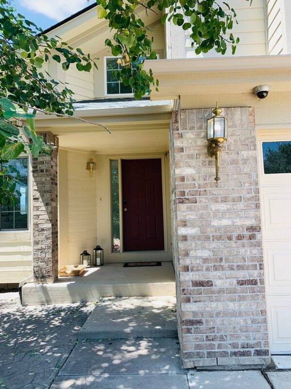 Exterior detail - King Bed Suite! Pike Peak Views! Private Entrance. (Colorado Springs)