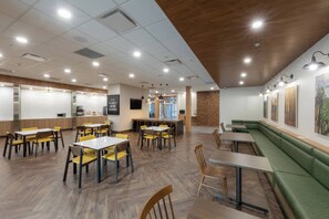 Free daily continental breakfast