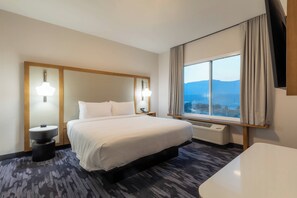 Suite, 1 kamar tidur, bathtub | Seprai premium, meja kerja, dan ruang kerja ramah laptop