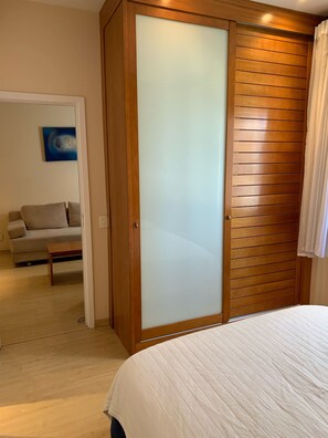 1 bedroom, in-room safe, WiFi, bed sheets