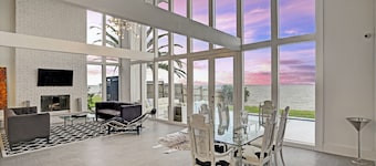 Stunning Galveston Bay Beach Getaway!