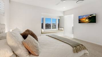 4 bedrooms, iron/ironing board, WiFi, bed sheets