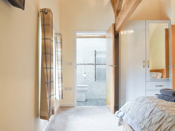 4 bedrooms, free WiFi, bed sheets