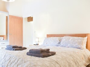 4 bedrooms, free WiFi, bed sheets