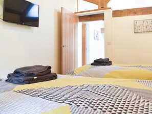 4 bedrooms, free WiFi, bed sheets