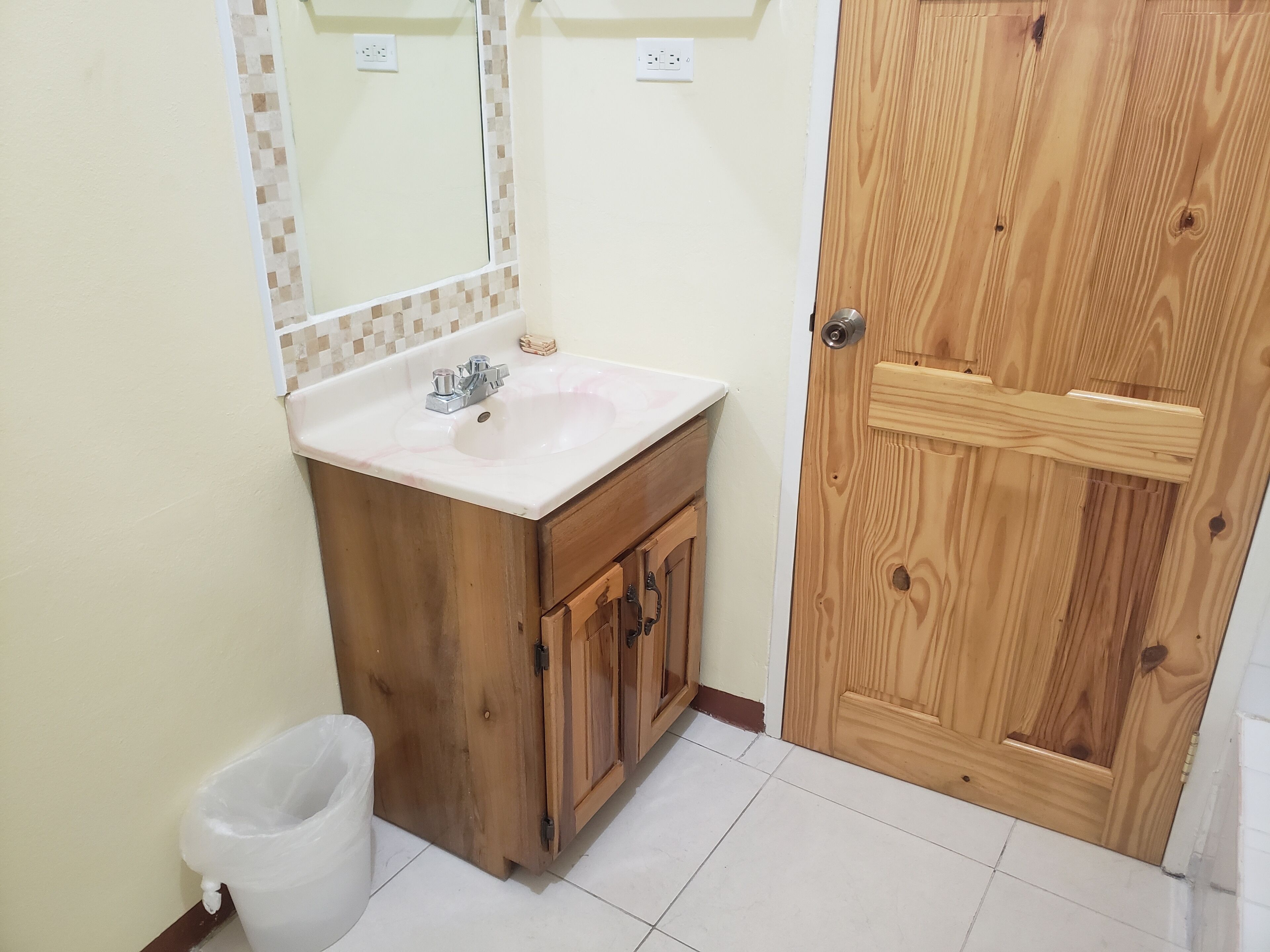 deluxe twin room (2 single bed) | bathroom | shower, free toiletries, hair dryer, towels
